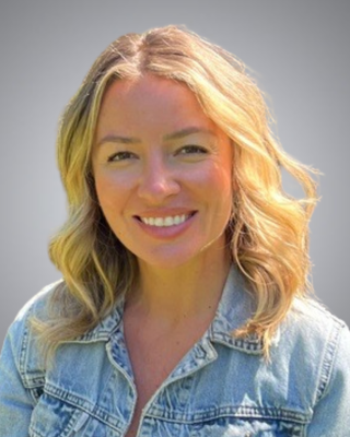 Photo of Larissa Dias, LMHC