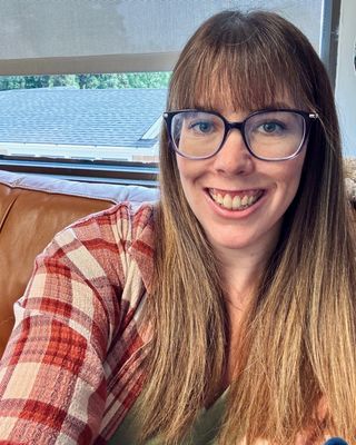 Photo of Lindsay McNena, Psychologist, MC, RPsych