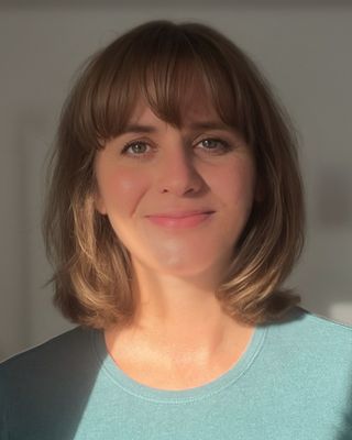 Photo of Vanessa Oliver, Psychotherapist, MA, HCPC-Art Therap.