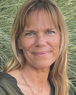 Photo of Lara Plutte, Associate Clinical Social Worker, MA, MSW