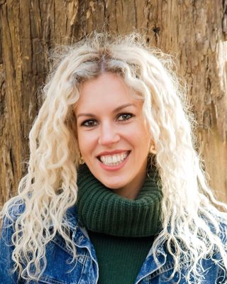 Photo of Tessa Gordon - Embodying Hope - Tessa Gordon, Psychologist, MA, PsyBA General