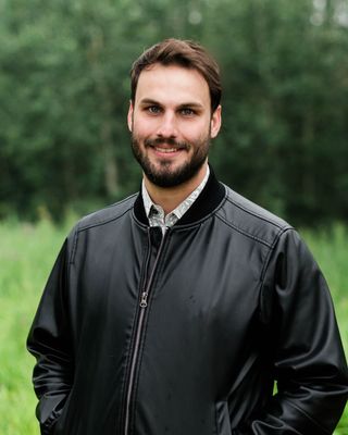 Photo of Erik Reuter - Erik @ Fernweh | Therapy for Men, Couples, Trauma, Registered Psychotherapist (Qualifying), MACP