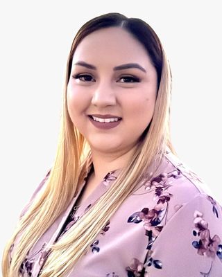 Photo of Yoana Urbina, Marriage & Family Therapist, LMFT