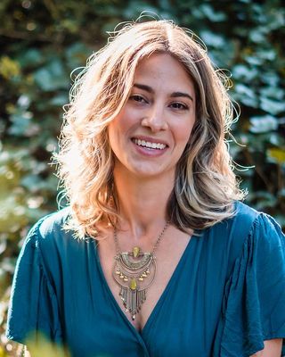 Photo of Alison Cariello, Licensed Professional Counselor, LPC, YTT-200