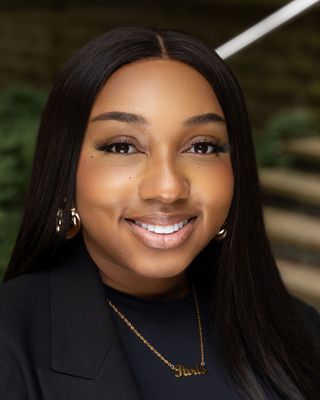 Photo of Dr Paris Capleton, Psychologist, PsychD, HCPC - Clin. Psych.