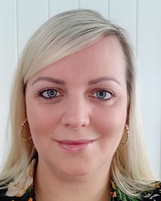 Photo of Dr Rebecca Shaw, Psychologist, PsychD, HCPC - Clin. Psych.