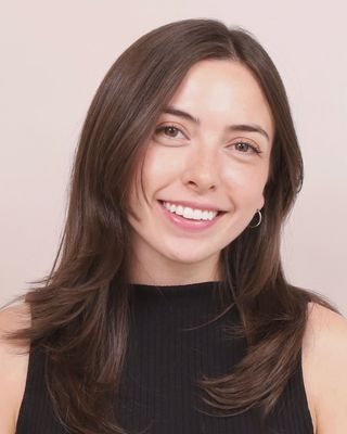Photo of Andie Toderovitz, Registered Psychotherapist (Qualifying), MACP, CCTP