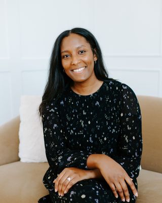 Photo of Zoe Sileshi, Registered Psychotherapist, MDiv, RP