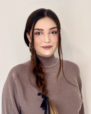 Photo of Olivia Waud-Shaw, Psychotherapist, MSc, MBACP