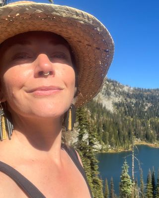 Photo of Stephanie Kellett, Counsellor, RTC, RYT