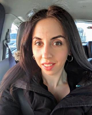 Photo of Zoe Marissa Klein, Registered Social Worker in M5P, ON