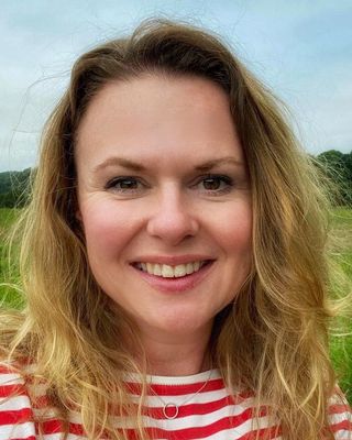 Photo of Beth Rawlinson, Counsellor, PsychD, MNCPS Acc.