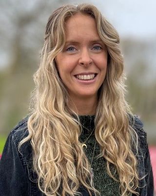 Photo of Becca Gooding, Psychotherapist, MSc, MBABCP