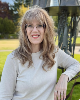 Photo of Lisa M. Calder, Licensed Masters Social Worker, LMSW