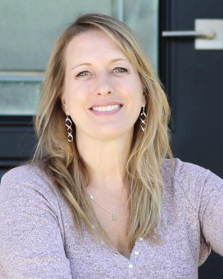 Photo of Debra Bobechko, Registered Psychotherapist (Qualifying), BA hons, MA, MACP(c)