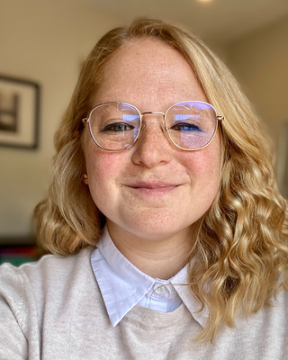 Photo of Julia Savoni, Clinical Social Work/Therapist, LCSW