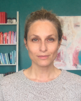 Photo of Annina Schmid, Registered Psychotherapist, MA, CTP Dip