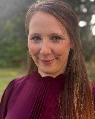 Photo of Dr Naomi Cadwgan-Evans, Psychologist, DCounsPsych, HCPC - Couns. Psych.