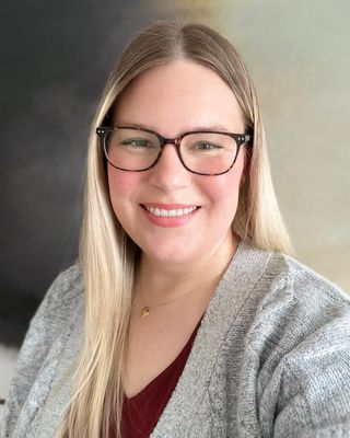 Photo of Lauren Smith, Registered Psychotherapist, MS, MFTA, RP