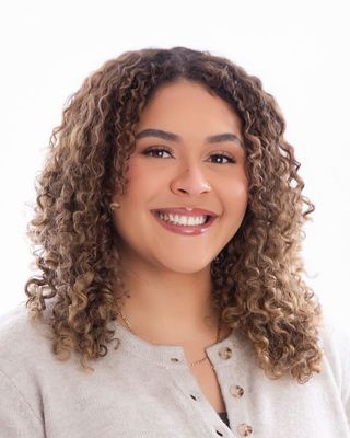 Photo of Emma Holder, Registered Psychotherapist (Qualifying)