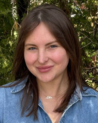 Photo of Allie Golabek, Registered Psychotherapist (Qualifying), BA