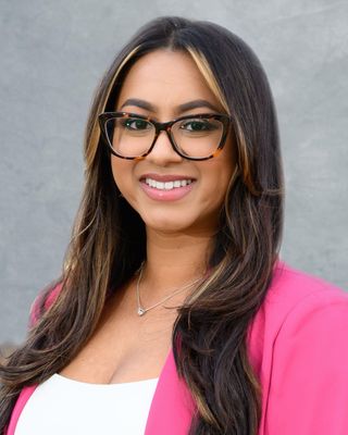Photo of Ashley Virnan - Therapy for Anxiety, Depression, and Burnout, Clinical Social Work/Therapist, LCSW, C-DBT