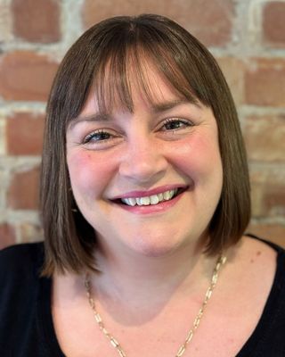 Photo of Sarah Avis, Psychotherapist, MSc, MUKCP