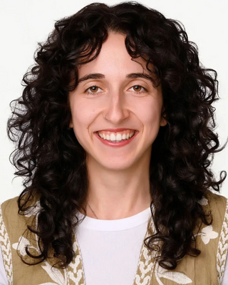 Photo of Samantha Castelli, Registered Psychotherapist (Qualifying), MA