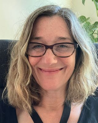 Photo of Ren Bateson, Psychotherapist, MA, MBACP Accred