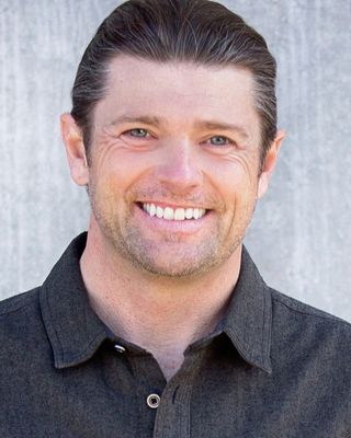 Photo of Aaron Thomas, Registered Psychotherapist, CHT, NLC