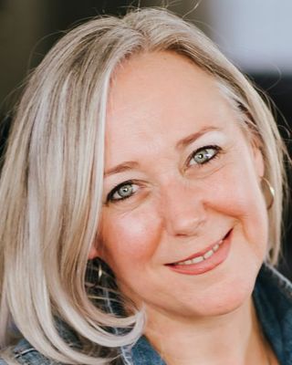 Photo of Jennifer Longpre, Registered Psychotherapist (Qualifying), BA, BEd, GIT Dip