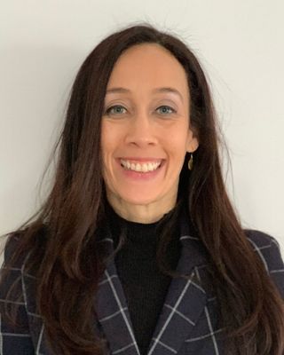 Photo of Dr Fernanda Barros, Psychologist, PsychD, PsyBA General