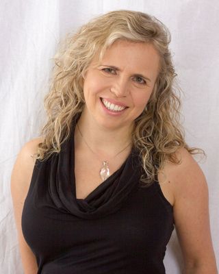 Photo of Tina Weidelich, Registered Psychotherapist (Qualifying) in L4C, ON
