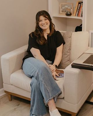 Photo of Lauren Parks - Lauren Parks, Art Therapist for Grief & Trauma, Art Therapist, ATR-BC, LCPAT, LCPC