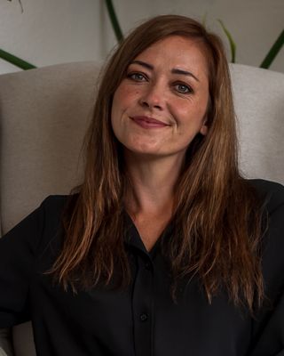 Photo of Robyn Raymond, General Counsellor, BSocSci Hons, ASCHP Specialist Wellness Counsellor