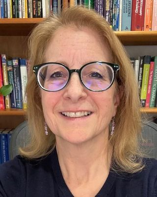 Photo of Dr. Liz Hirky, Psychologist, PhD
