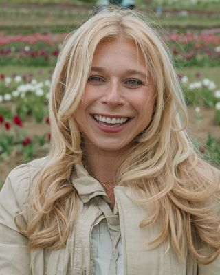 Photo of Halle Steingass, Clinical Social Work/Therapist, MSW, LISW, RYT-200