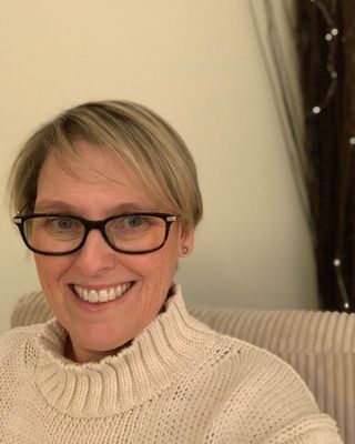 Photo of Dr. Angela Saunders, Psychologist, PhD, CPsych