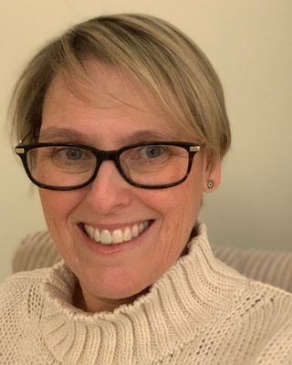 Photo of Dr. Angela Saunders, Psychologist, PhD, CPsych
