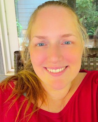 Photo of Dr. Jessica MacKinnon, Psychologist, PhD