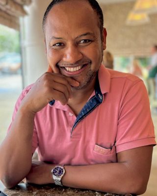 Photo of Douglas Silveira, Psychotherapist, MA, BACP
