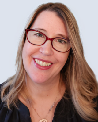 Photo of Shari Loke, Registered Psychotherapist (Qualifying)