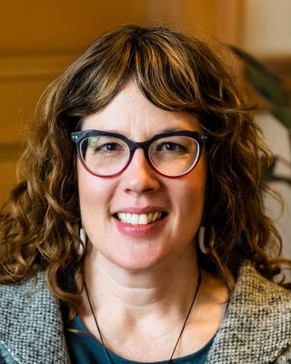 Photo of Shellie Gravitt, Marriage & Family Therapist, MA, LMFT