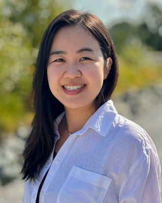 Photo of Vannie Lau, Counsellor, LLB, PCLL, MACP, RCC