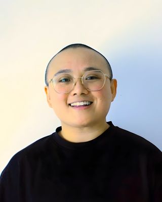 Photo of En Ly, Registered Psychotherapist (Qualifying), PhD, MEd