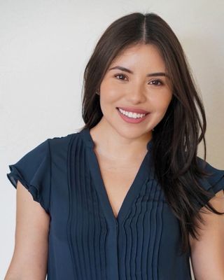 Photo of Arasha Alcaraz, Marriage & Family Therapist, LMFT, R-DMT
