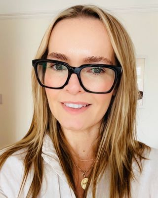 Photo of Laura Jane Hickman, Counsellor, MA, COSRT Affiliate