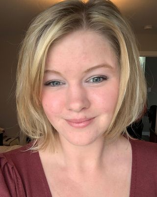 Photo of Michelle Kivi, Registered Psychotherapist (Qualifying), MACP, BSc, HBFA