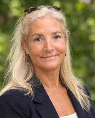 Photo of Fran MacKay, Psychotherapist, UKCP Trainee