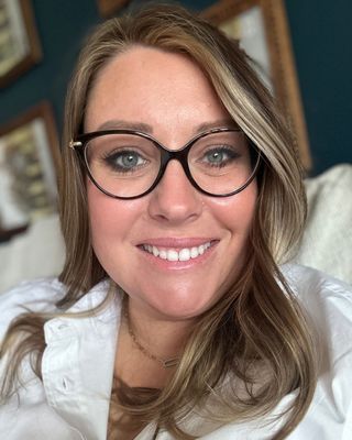 Photo of Nikki Siewert, Social Worker, SWT, MSW, Intern